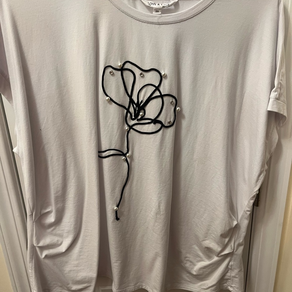 Elegant white Top with Black Floral Design.
Pearls and rhinestones.
